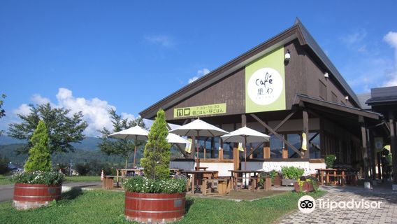 Roadside Station Hananoeki Chikumagawa