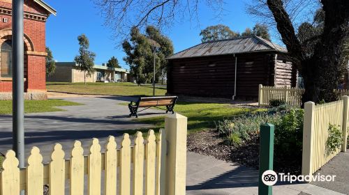 Eaglehawk Log Lock Up