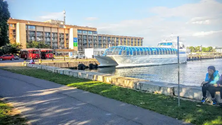 Hotels near Kingston Waterfront