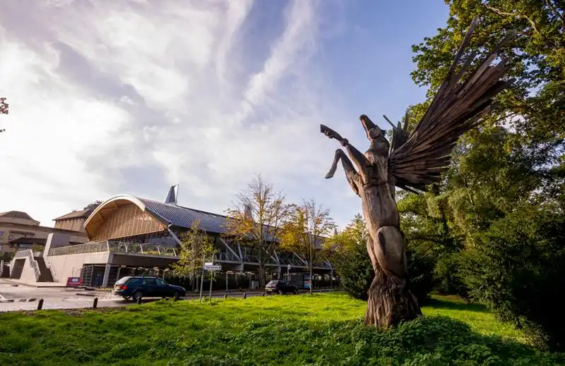 Hotels near WWF Living Planet Centre