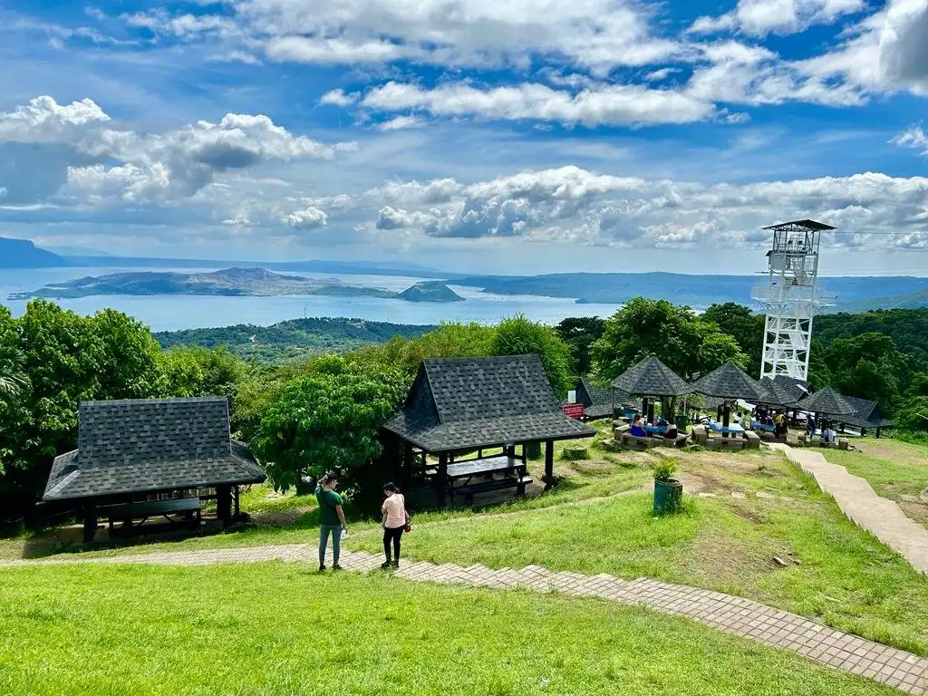 Hotels near Tagaytay Picnic Grove