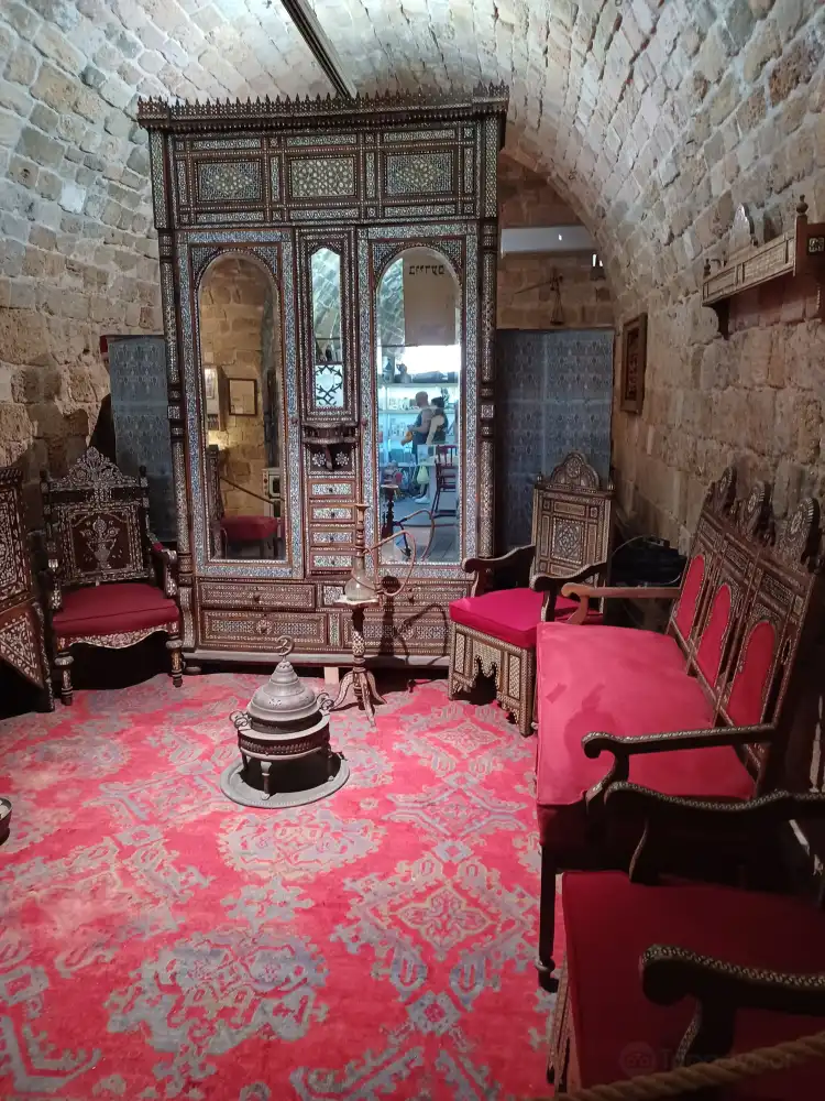 Hotels near Treasures in the Walls Museum