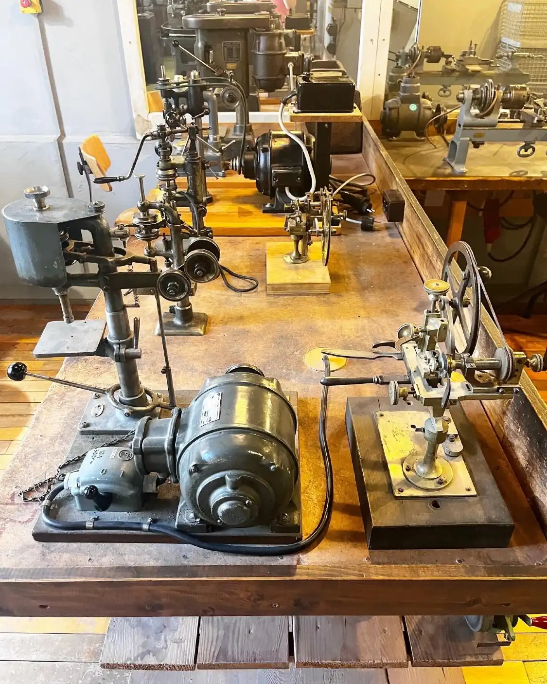 Hotels near Museum of Clockmaking