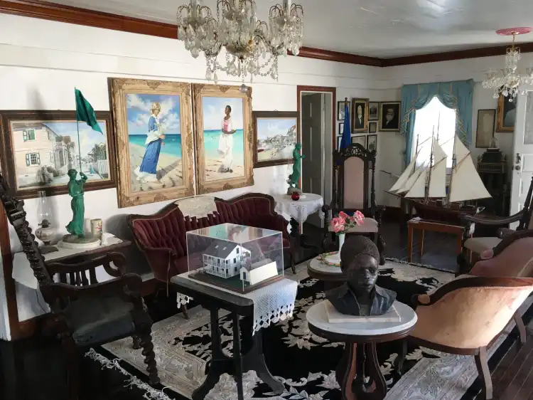Hotels near Albert Lowe Museum