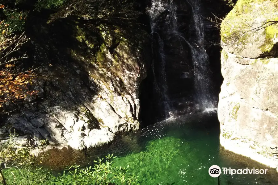 Shimaidaki Waterfalls