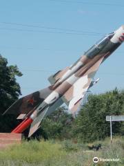 Памятник Самолет МИГ-21УМ