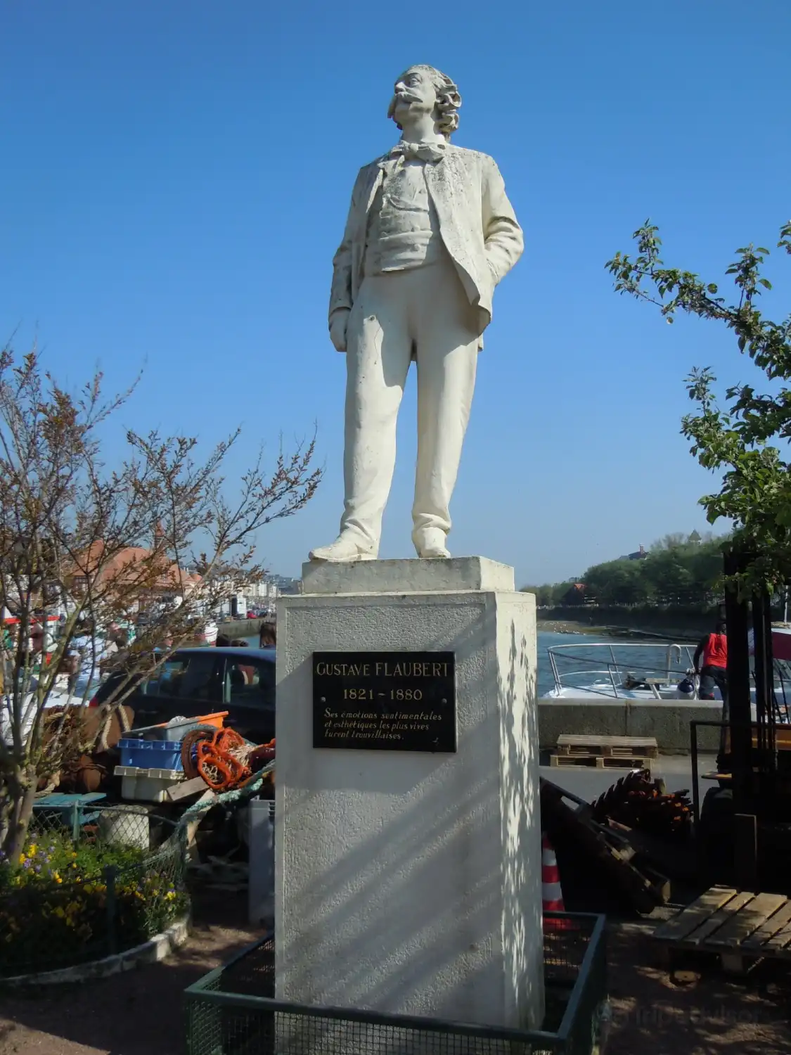 Hotels near Statue de Gustave Flaubert