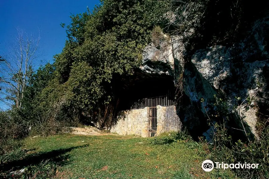 Cuevas Hornos De La Pena