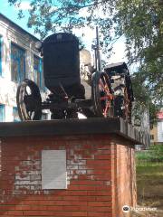 Monument to Tractor