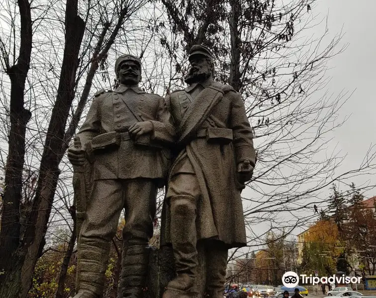 Statues of Partisans