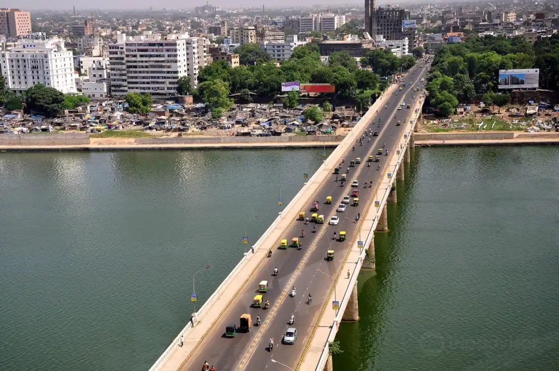 Các khách sạn gần Nehru Bridge