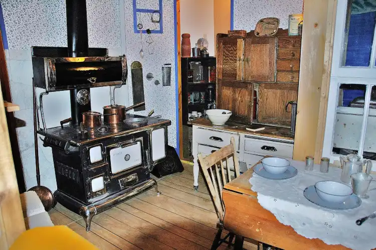 Hotels near Penticton Museum & Archives