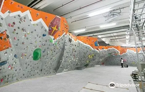 GoNature Climbing Gym