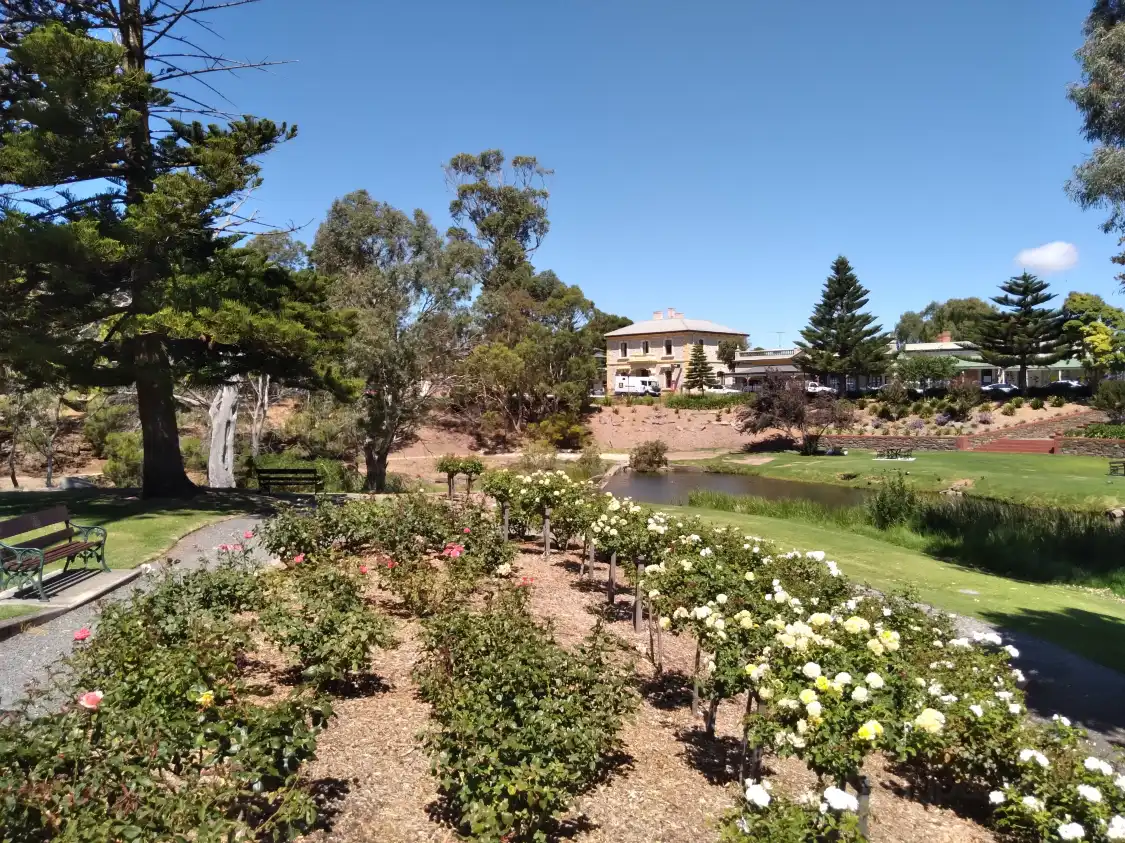 Hotels near Strathalbyn Soldiers Memorial Gardens