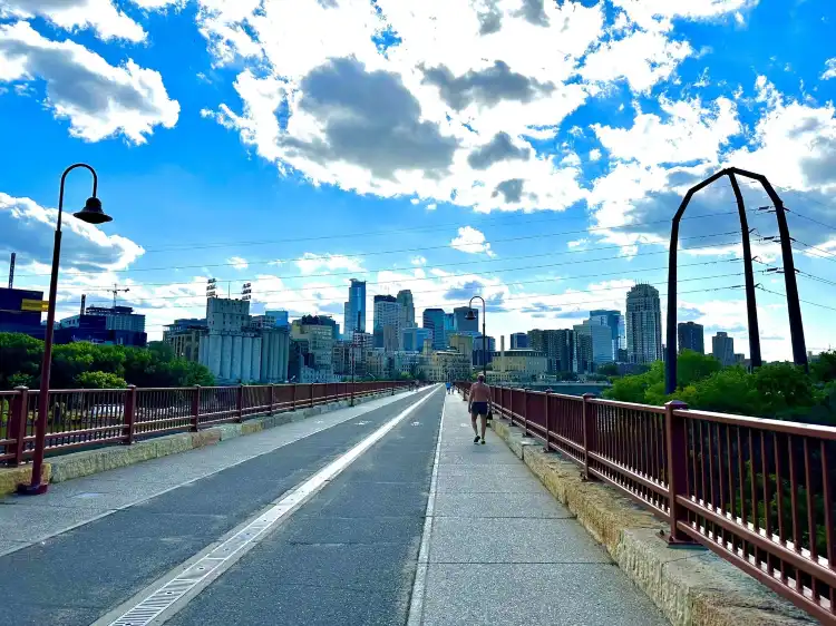 Hotels near Stone Arch Bridge