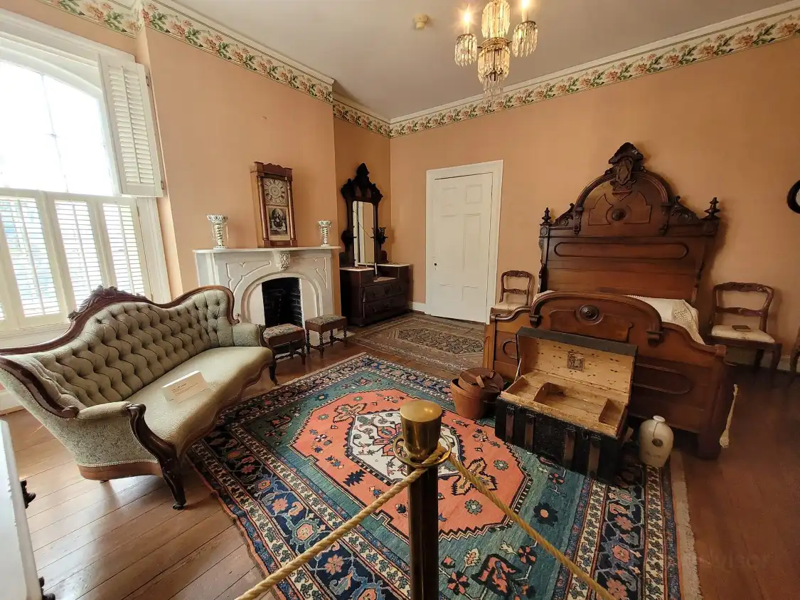 Hotels near Danville Museum of Fine Arts and History