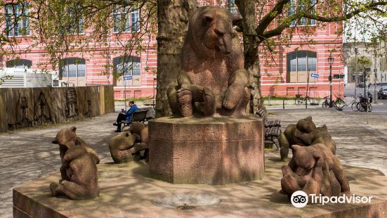 Bear Fountain