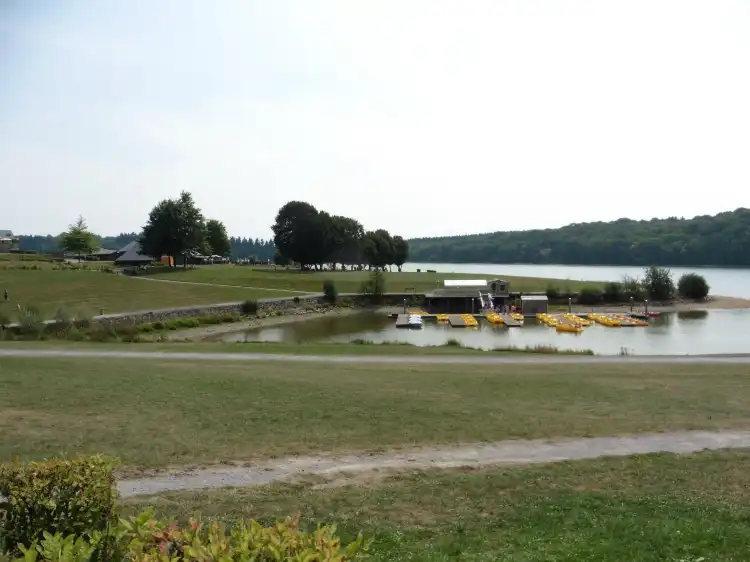 Hotels in Eppe-Sauvage
