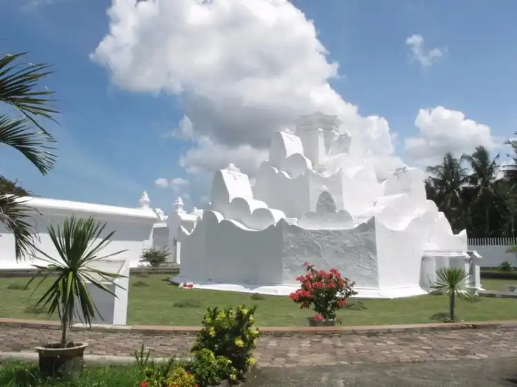 Hotel di Tapak Tuan