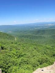 Humpback Rocks Visitor Center and Mountain Farm