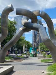 Berlin Sculpture (Broken Chain)