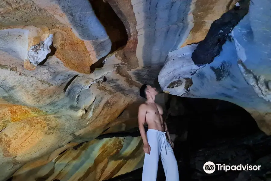 メーサーブ洞窟