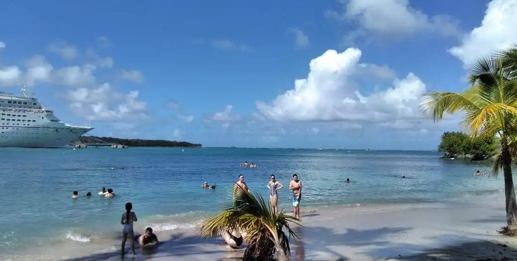 Hotel dekat Amber Cove Beach