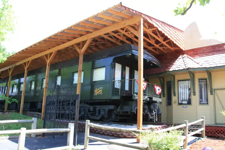Các khách sạn gần Frontier City