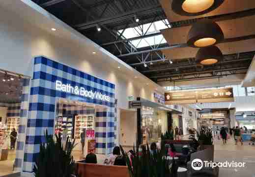 nike outlet edmonton airport