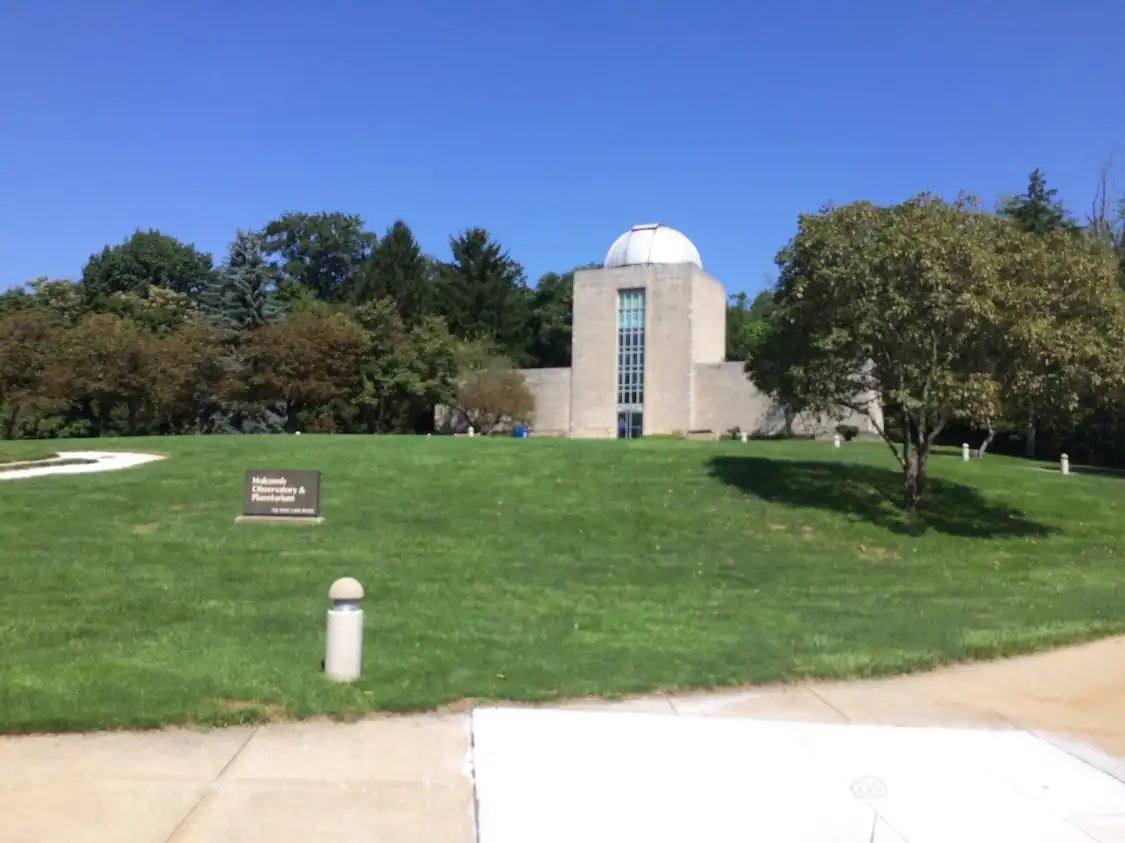 Hotels near Holcomb Observatory and Planetarium
