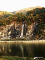 Yangbaek Waterfall