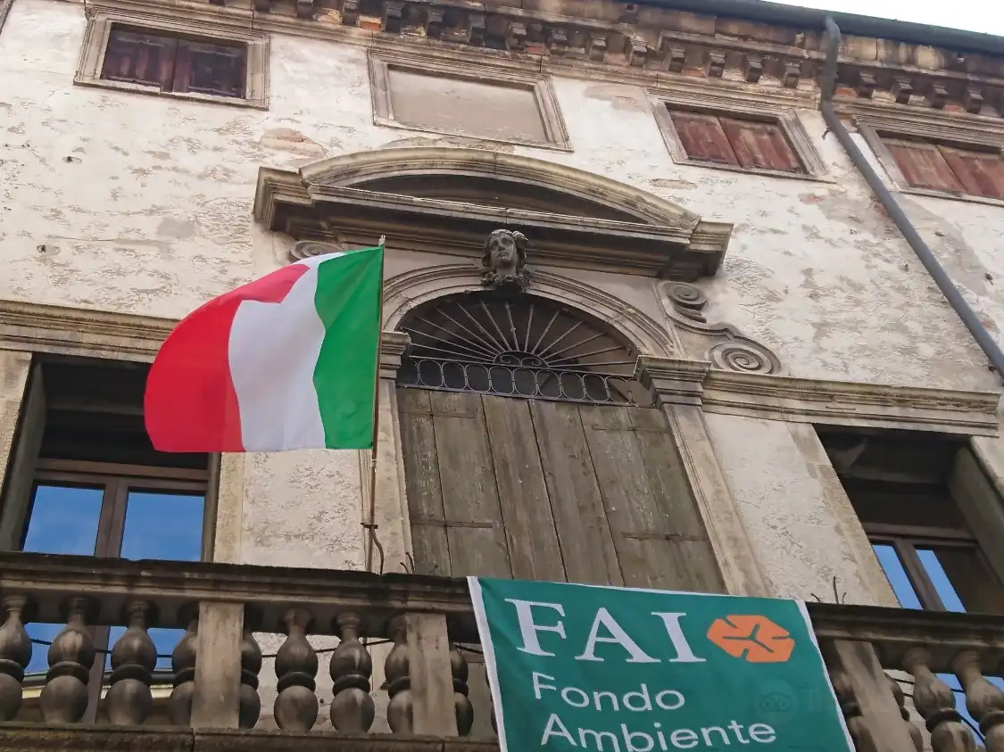 Hotel in zona Palazzo Proti Salvi