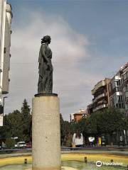 Estatua Puerta de la Villa