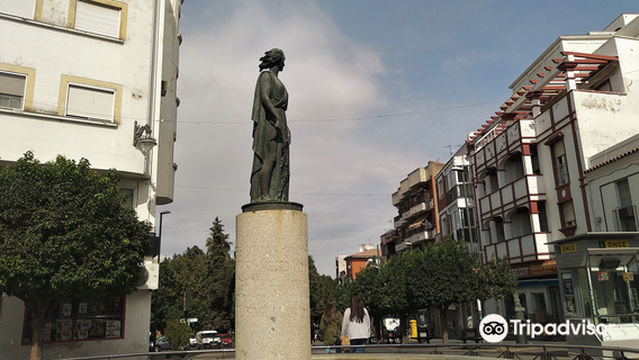 Estatua Puerta de la Villa