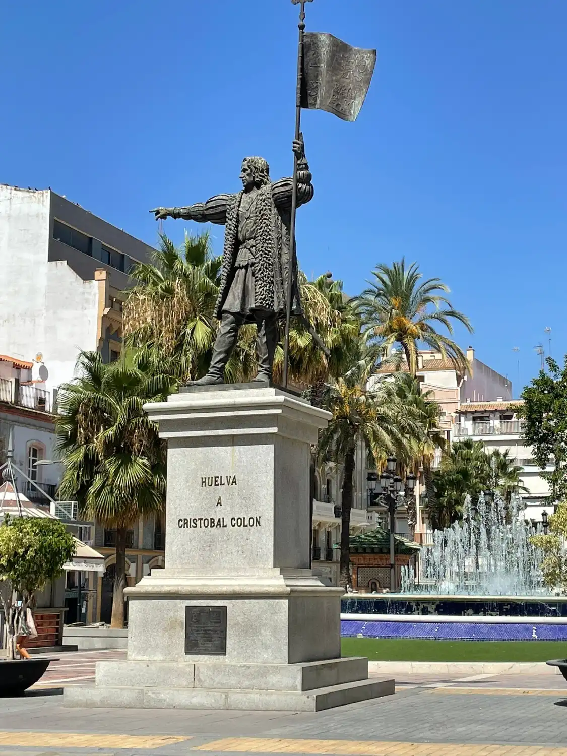 Hotels near Monumento a Colon