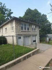 Bonnie and Clyde Garage Apartment