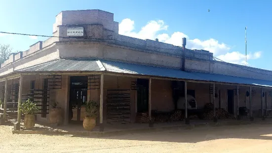 La Plaza Principal del Pueblo Garzon