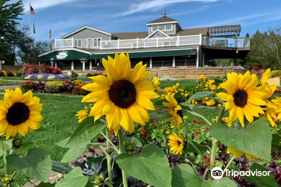 Dubuque Arboretum & Botanical Gardens