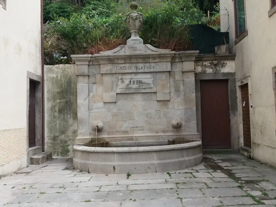 Hotels near Fonte de Villa Parda