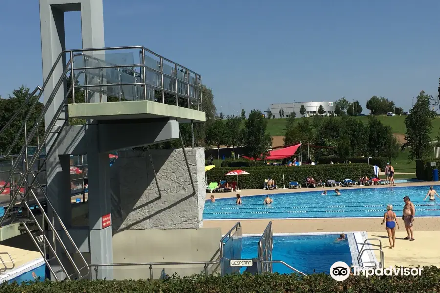 Sports and spa center Fildorado GmbH