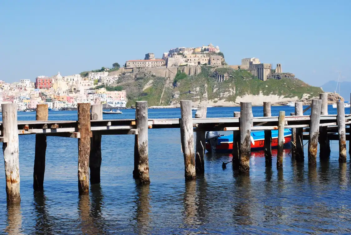Hotels near Spiaggia Chiaia