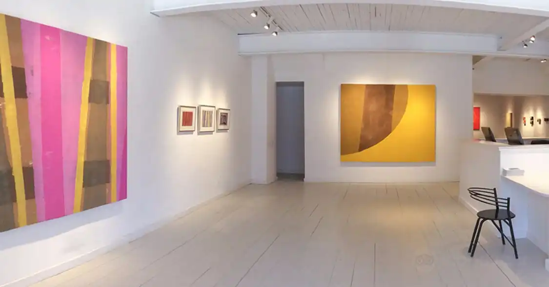 Hotels near Carrie Haddad Gallery