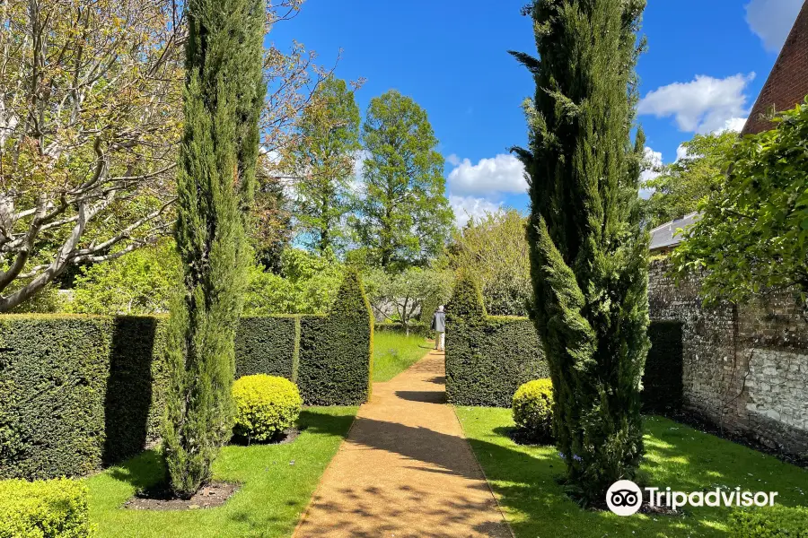 Petersfield Physic Garden