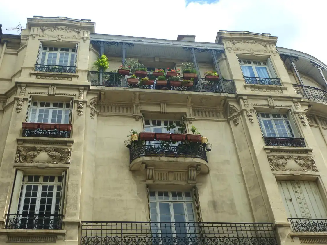 Hotels near L'immeuble Morin