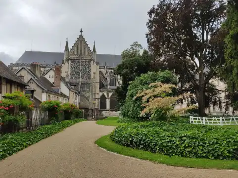 Hotel berhampiran Museum of Fine Arts and Archeology