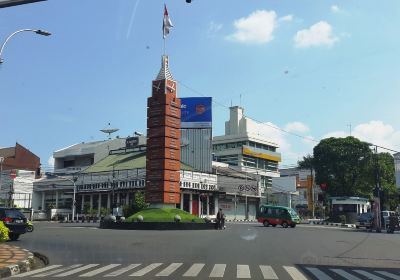 Tugu Simpang Lima