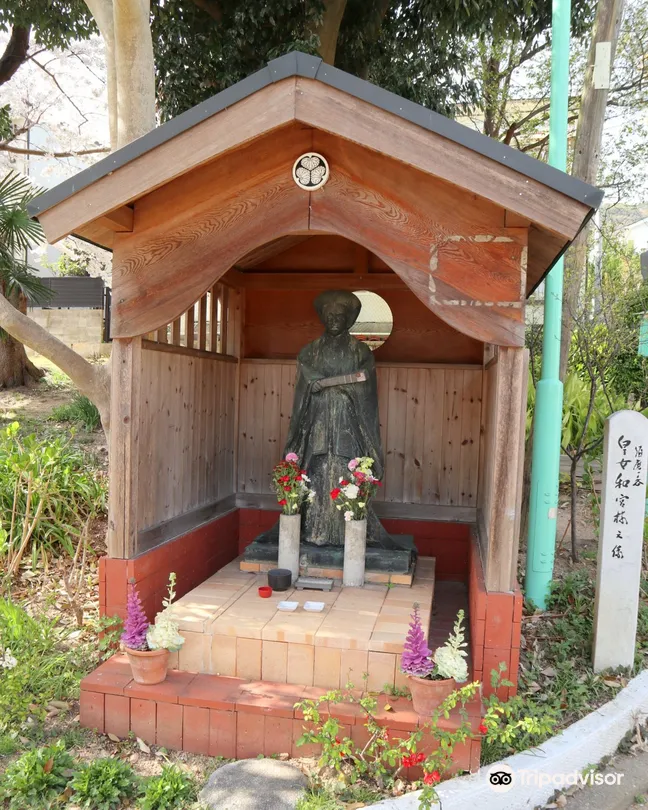 1_Princess Kazunomiya Statue