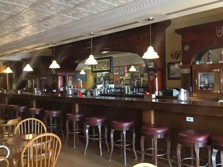 Hotels near Western Folklife Center