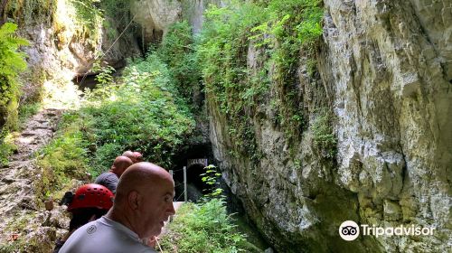 Hoelloch Caves