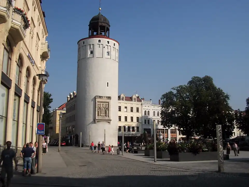 5_Thick Tower